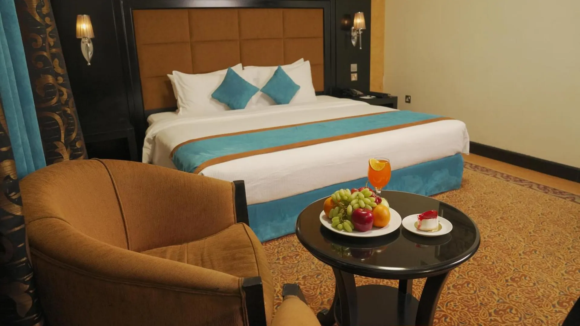 Royal Grand Suite Hotel Sharjah 4*,