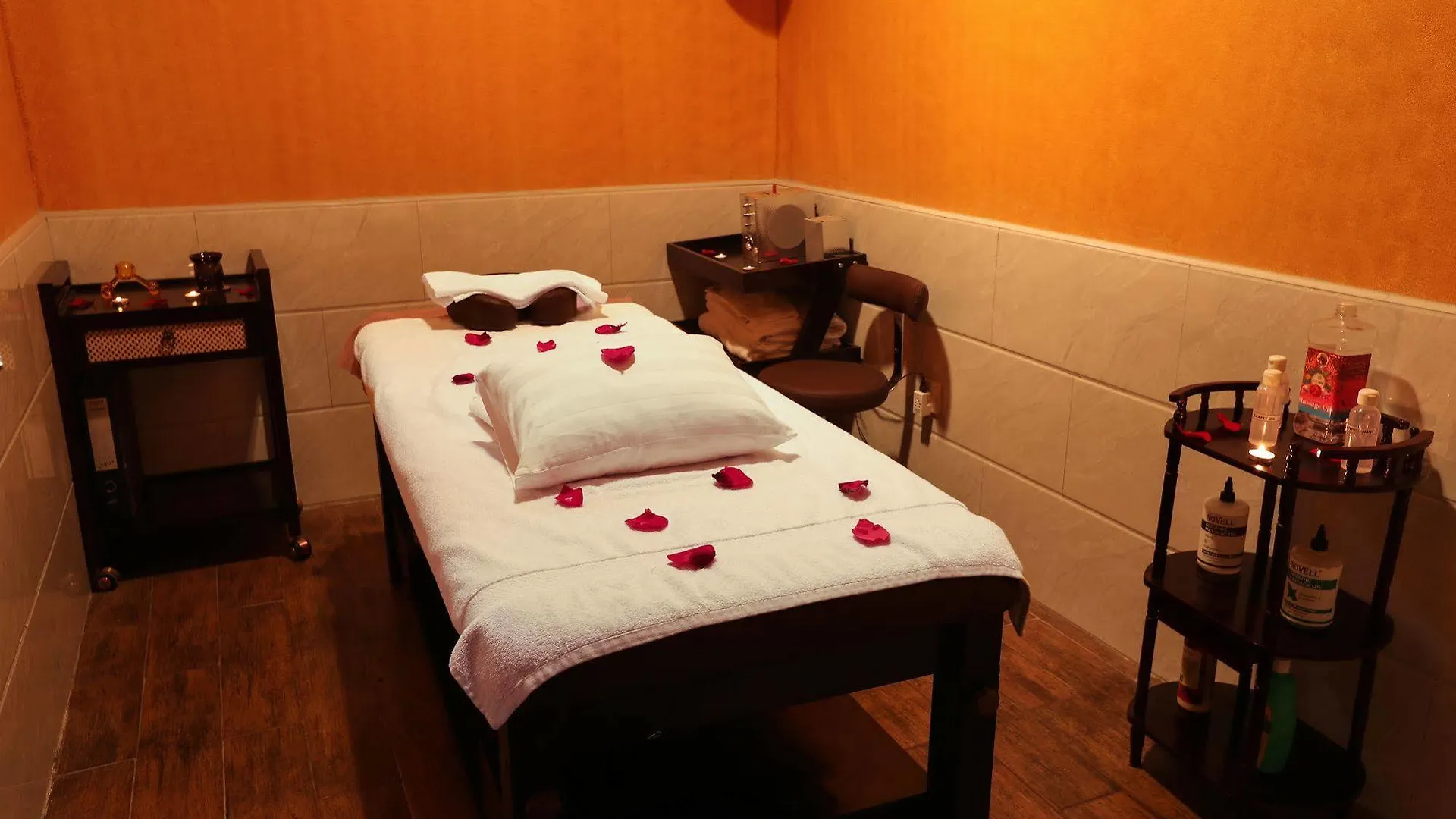 Royal Grand Suite Hotel Sharjah 4*,