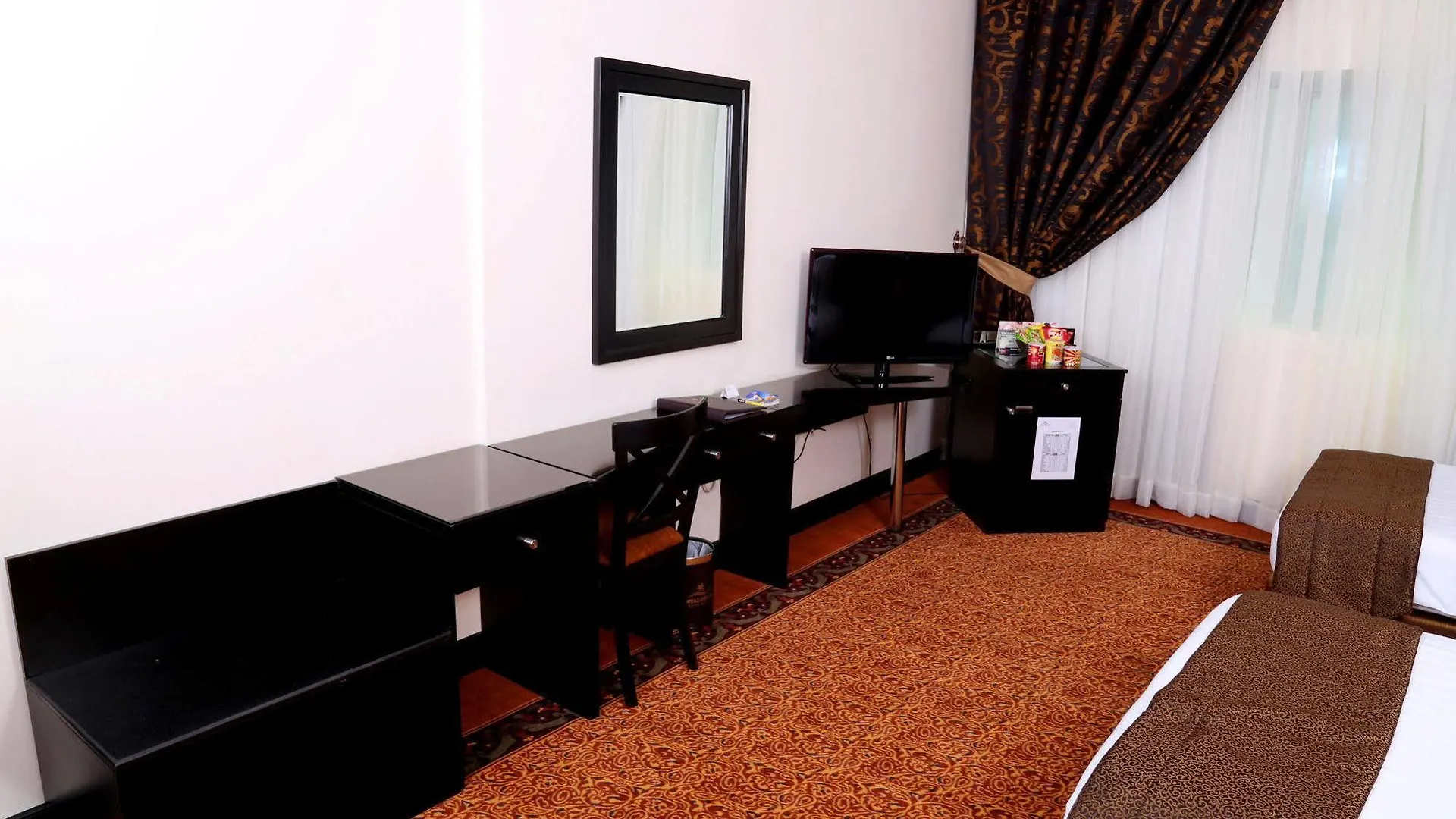 Royal Grand Suite Hotel Sharjah 4*,