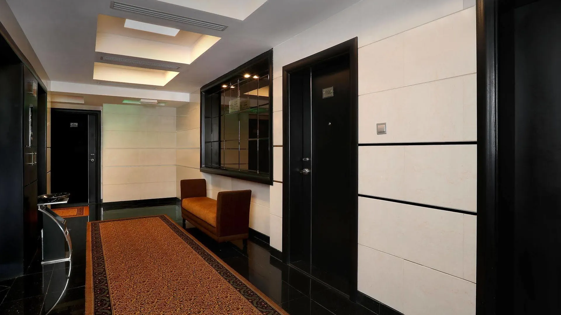 Royal Grand Suite Hotel Sharjah