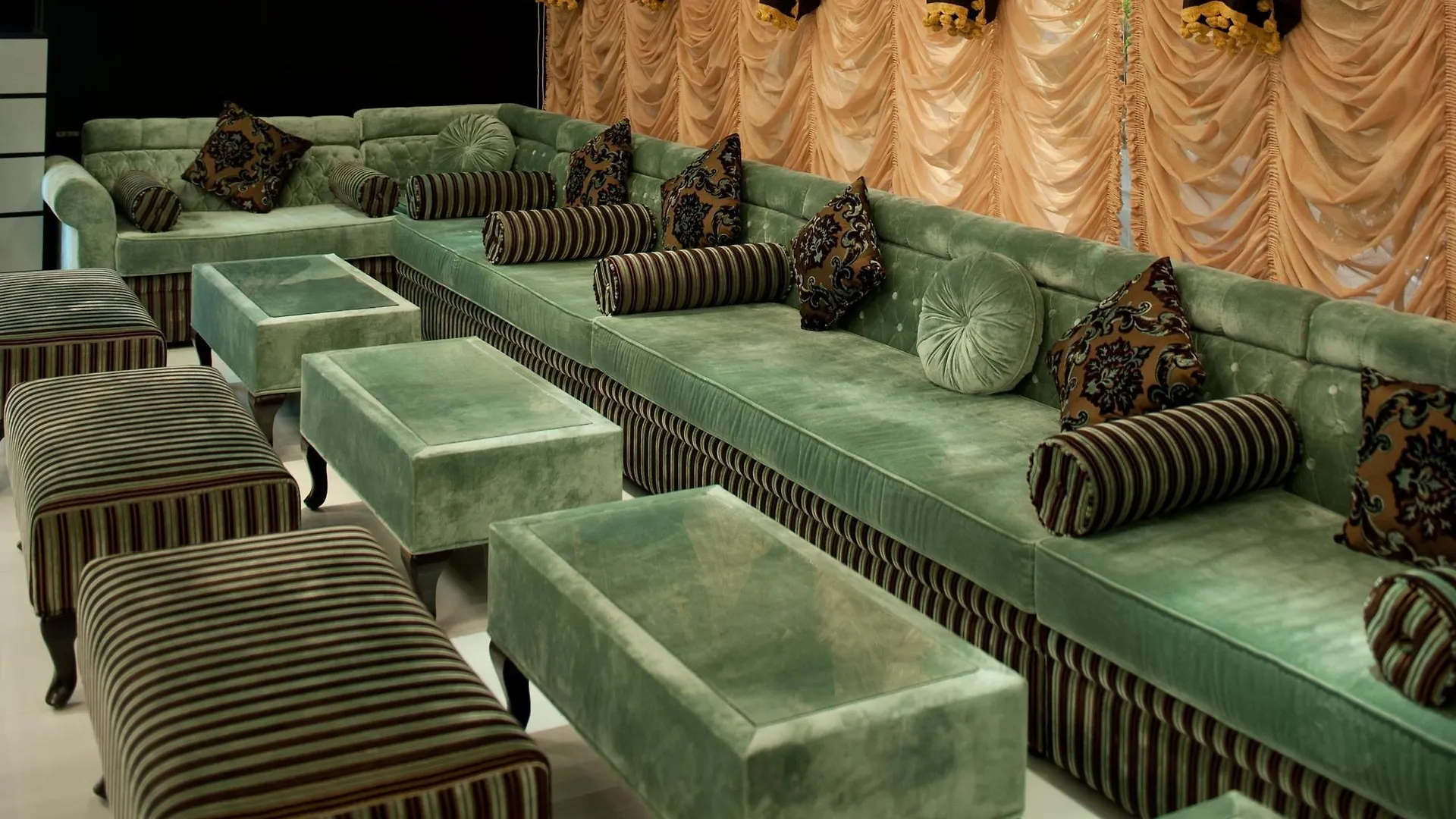 Royal Grand Suite Hotel Sharjah